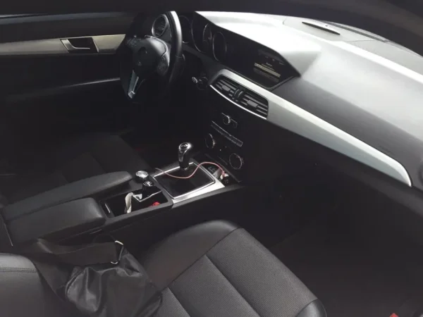 Sarande, shitet mercedez benz C220 me kamio manuale, nafte Kondicioner 190.000 km 10.000 €