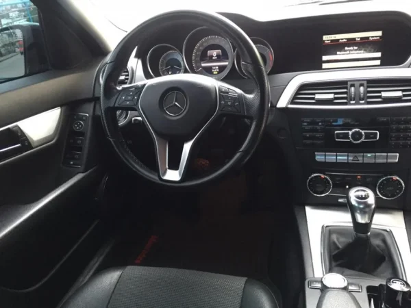 Sarande, shitet mercedez benz C220 me kamio manuale, nafte Kondicioner 190.000 km 10.000 €