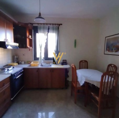 Tirane, jepet me qera apartament 1+1+Ballkon Kati 5, 80 m² 600 € (QENDER)