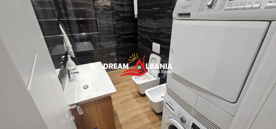Tirane, jepet me qera apartament 2+1 Kati 5, 113 m² 1.000 € (21 dhjetori)
