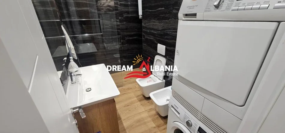 Tirane, jepet me qera apartament 2+1 Kati 5, 113 m² 1.000 € (21 dhjetori)
