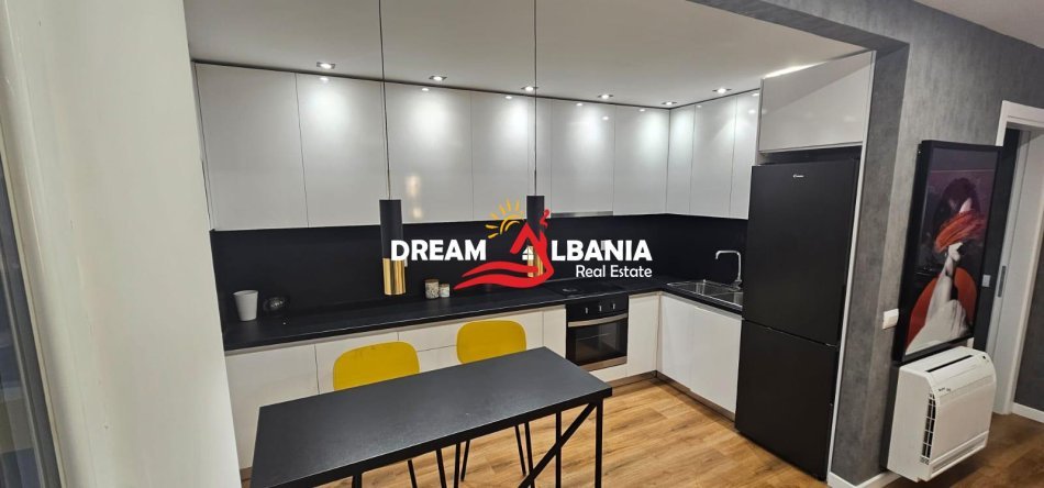 Tirane, jepet me qera apartament 2+1 Kati 5, 113 m² 1.000 € (21 dhjetori)