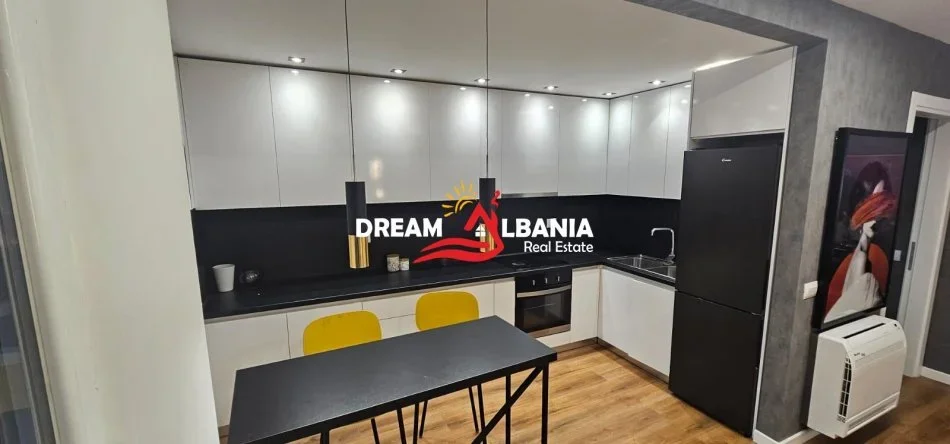 Tirane, jepet me qera apartament 2+1 Kati 5, 113 m² 1.000 € (21 dhjetori)