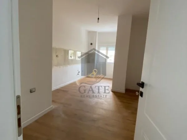 Durres, jepet me qera apartament 2+1 Kati 2, 120 m² 500 € 