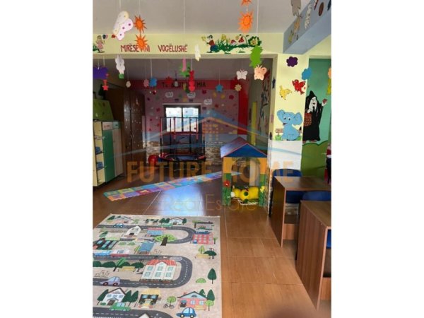 Tirane, shes Vile 4+1 Kati 0, 200 m² 250.000 € (kombinat)