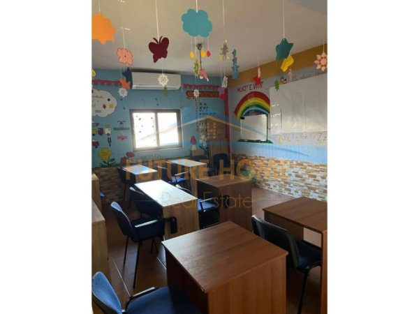 Tirane, shes Vile 4+1 Kati 0, 200 m² 250.000 € (kombinat)