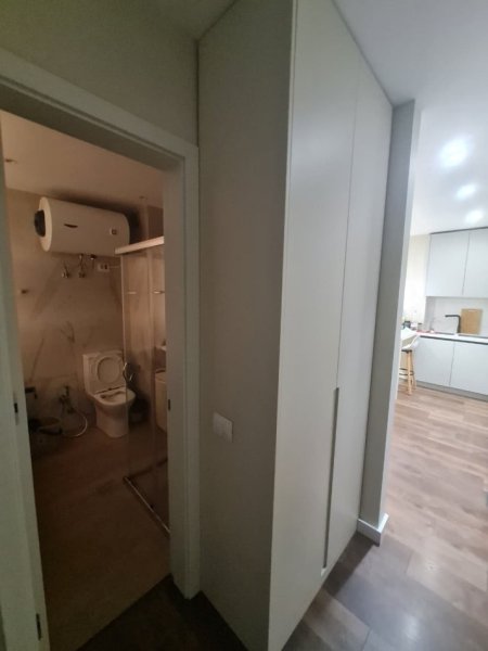 Tirane, jepet me qera apartament 1+1+Ballkon Kati 4, 60 m² 520 € (Yzberisht/Rr.Thoma Koxhaj)