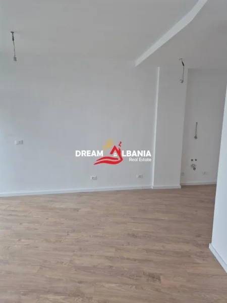 Tirane, jepet me qera zyre Kati 5, 104 m² 1.700 € (liqeni i Tiranes)