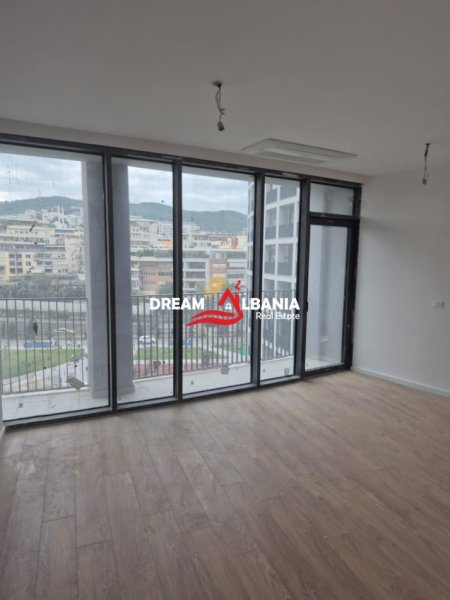 Tirane, jepet me qera zyre Kati 5, 104 m² 1.700 € (liqeni i Tiranes)