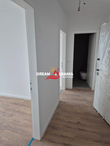 Tirane, jepet me qera zyre Kati 5, 104 m² 1.700 € (liqeni i Tiranes)
