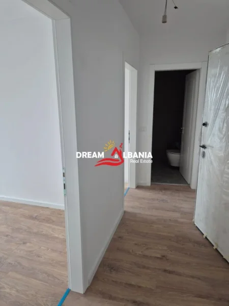 Tirane, jepet me qera zyre Kati 5, 104 m² 1.700 € (liqeni i Tiranes)