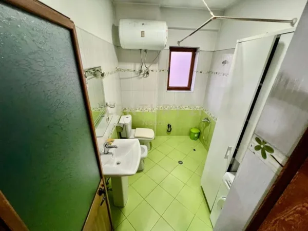 Tirane, jepet me qera apartament 2+1+Aneks+Ballkon Kati 2, 160 m² 550 € (Neom129083)