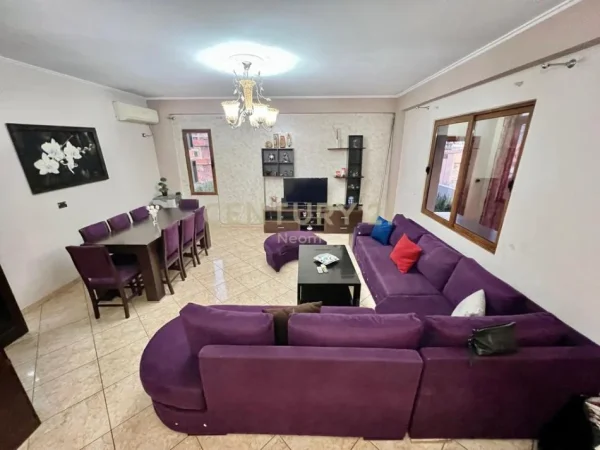 Tirane, jepet me qera apartament 2+1+Aneks+Ballkon Kati 2, 160 m² 550 € (Neom129083)