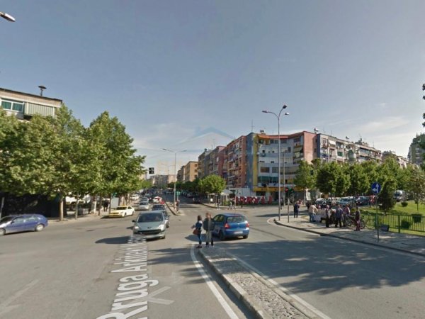 Tirane, shitet ambjent biznesi Kati 0, 300 m² (BRRYLI)