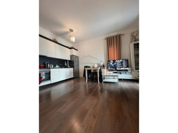 Tirane, shitet apartament 2+1 Kati 7, 109 m² 330.000 € (Square 21, Rruga e Kavajës)