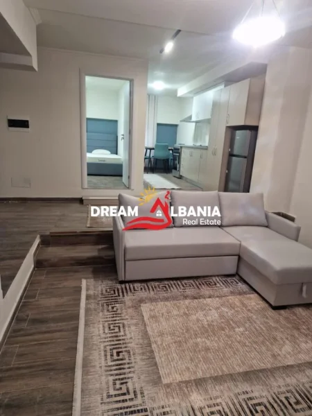 Tirane, jepet me qera apartament 2+1 Kati 1, 84 m² 700 € (stacioni trenit)