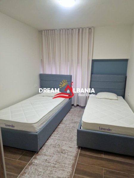 Tirane, jepet me qera apartament 2+1 Kati 1, 84 m² 700 € (stacioni trenit)