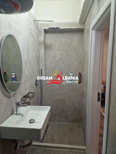 Tirane, jepet me qera apartament 2+1 Kati 1, 84 m² 700 € (stacioni trenit)