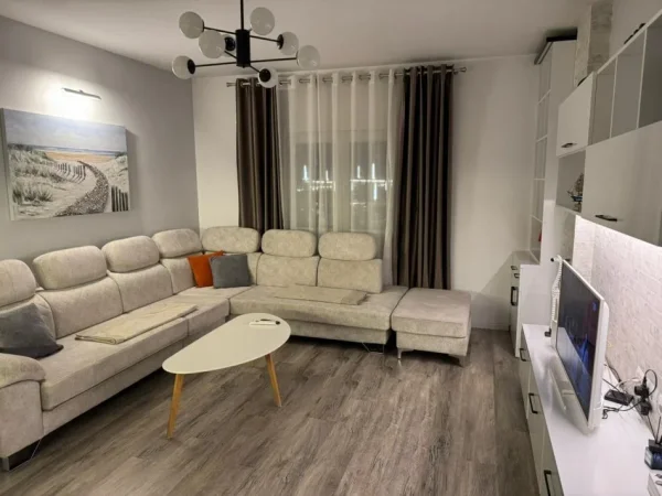 Tirane, jepet me qera apartament 2+1 Kati 2, 80 m² 