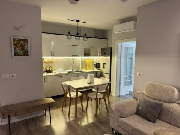 Tirane, jepet me qera apartament 2+1 Kati 2, 80 m² 