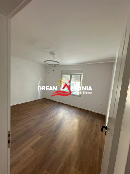 Tirane, shitet apartament 1+1 Kati 4, 52 m² 95.000 € (porcelan)