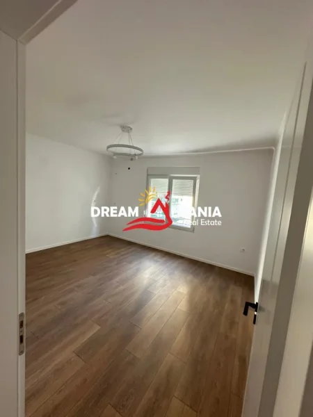 Tirane, shitet apartament 1+1 Kati 4, 52 m² 95.000 € (porcelan)