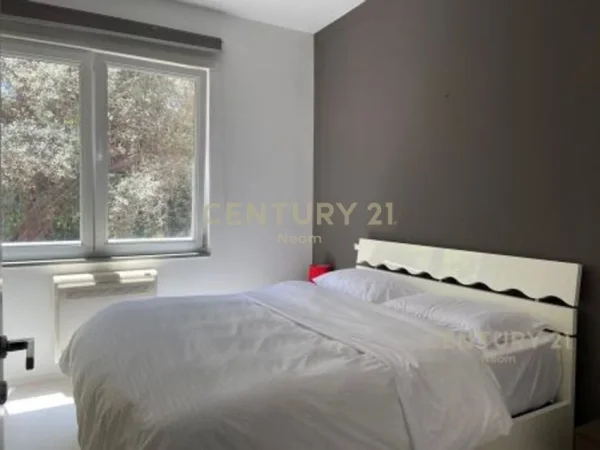 Tirane, jepet me qera apartament 1+1+Aneks+Ballkon Kati 3, 80 m² 600 € (Neom129101)