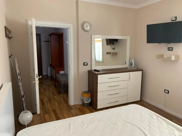 Tirane, jepet me qera apartament 1+1 Kati 6,