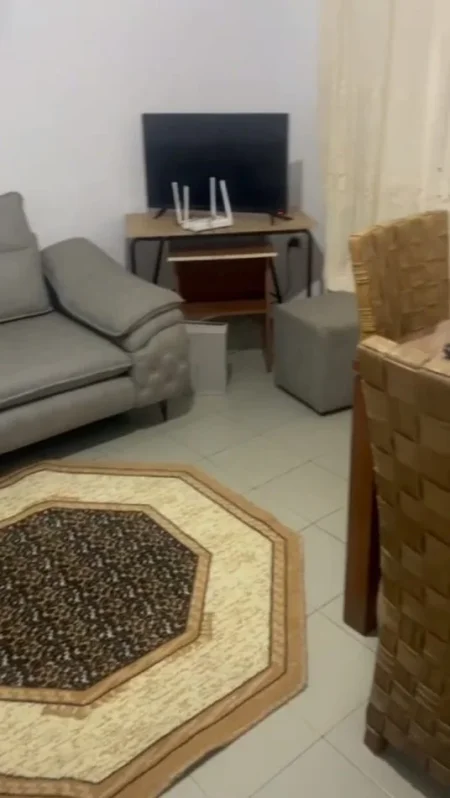 Tirane, jepet me qera apartament 1+1 Kati 1, 410 € 