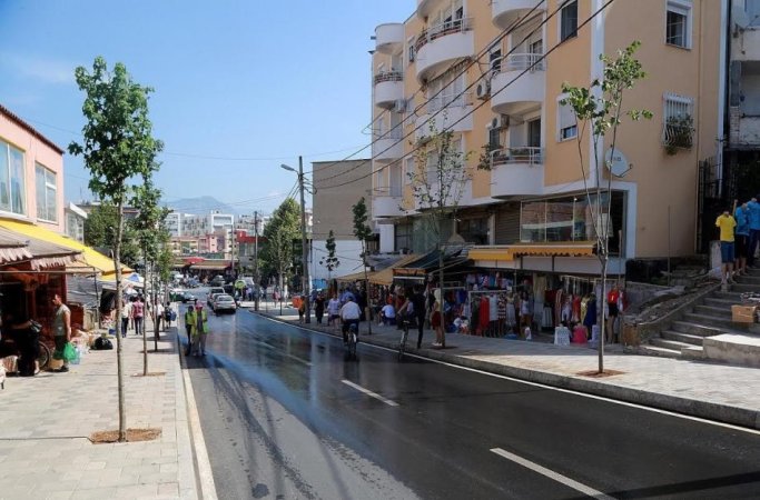 Tirane, jepet me qera apartament 1+1+Ballkon Kati 4, 70 m² 600 € i diskutueshëm  (Rruga 5 Maj)