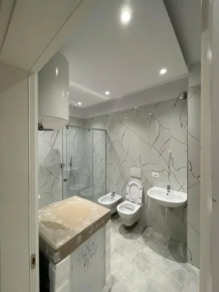 Shqiperi, jepet me qera apartament 2+1 Kati 4, 108 m² 1.000 € (Rruga Jordan Misja)