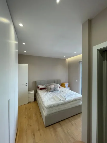 Shqiperi, jepet me qera apartament 2+1 Kati 4, 108 m² 1.000 € (Rruga Jordan Misja)