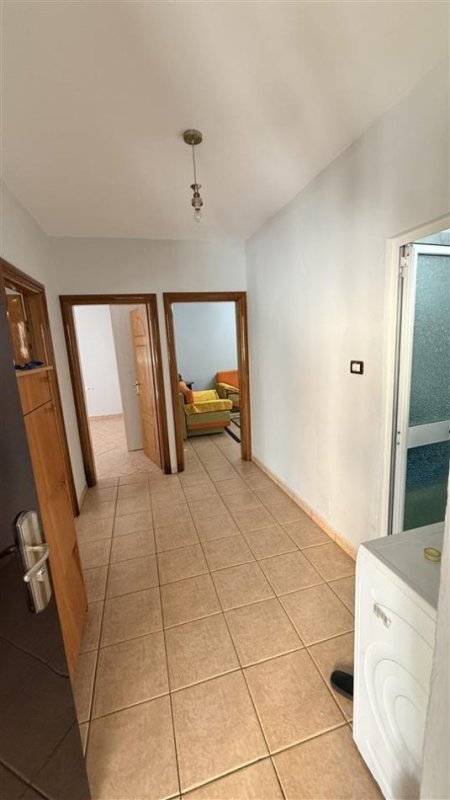 JEPET ME QERA APARTAMENT 2+1 NE RRUGEN E KAVAJES TEK ISH PARKU I AUTOBUSAVE,   550 €URO