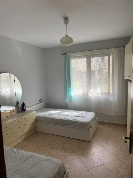 JEPET ME QERA APARTAMENT 2+1 NE RRUGEN E KAVAJES TEK ISH PARKU I AUTOBUSAVE,   550 €URO