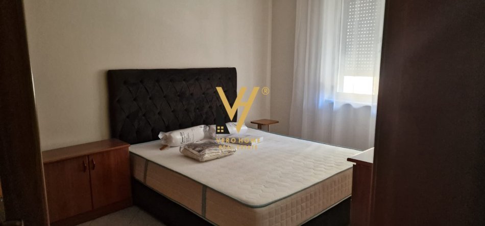 Tirane, jepet me qera apartament 2+1+Ballkon Kati 3, 68 m² 650 € (21 DHJETORI)