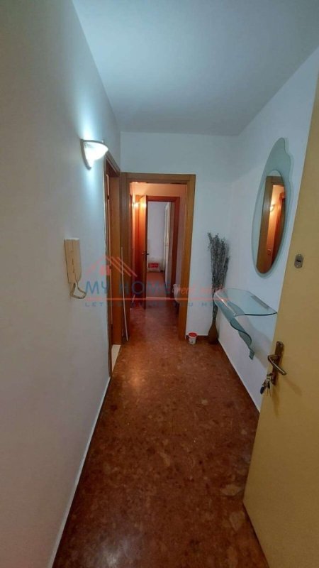 Tirane, jepet me qera apartament 1+1+Ballkon Kati 6, 60 m² 500 € 