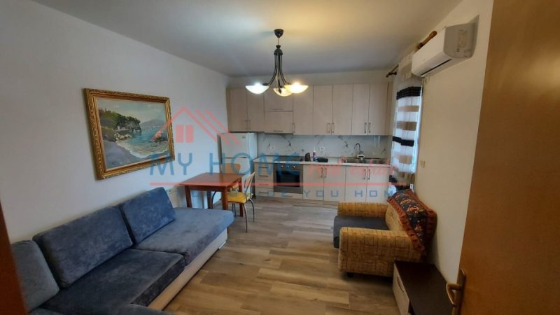 Tirane, jepet me qera apartament 1+1+Ballkon Kati 6, 60 m² 500 € 