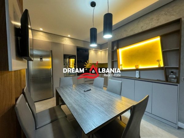 Tirane, shitet apartament 3+1 Kati 5, 153 m² 220.000 € (fresk)