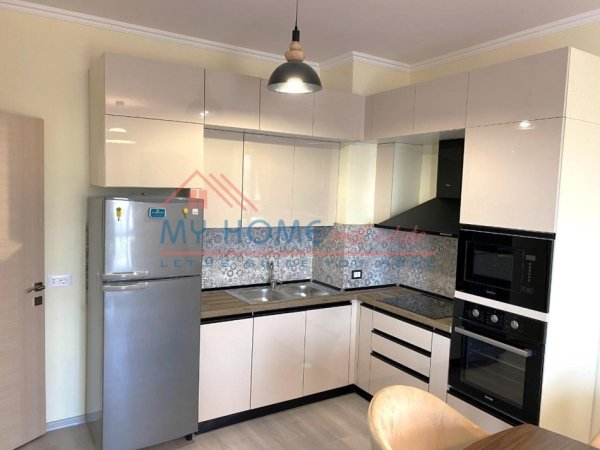 Tirane, jepet me qera apartament 1+1+Ballkon Kati 6, 70 m² 550 € (Rruga e Dibres)