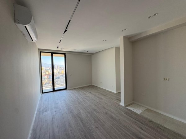 Tirane, jepet me qera zyre Kati 12, 94 m² 1.000 € (Mine Peza , Golden Tower)