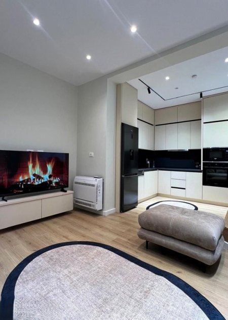 Tirane, jepet me qera apartament 1+1 Kati 5, 75 m² 750 € (PALLATET SHALLVARE)