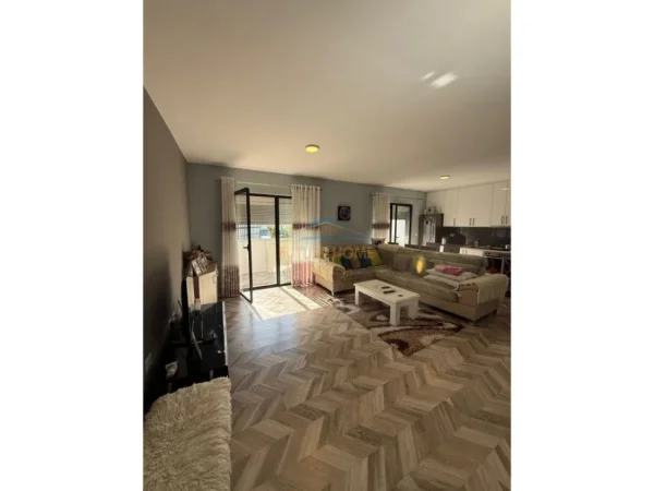 Tirane, shitet apartament 2+1+Ballkon Kati 2, 135 m² 197.000 € (Rruga 5 Maji)