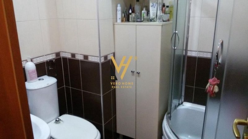Tirane, jepet me qera apartament 2+1+Ballkon Kati 8, 120 m² 800 € (SELVIA)
