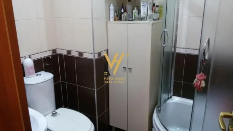 Tirane, jepet me qera apartament 2+1+Ballkon Kati 8, 120 m² 800 € (SELVIA)