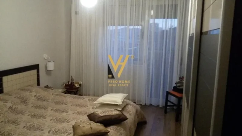 Tirane, jepet me qera apartament 2+1+Ballkon Kati 8, 120 m² 800 € (SELVIA)