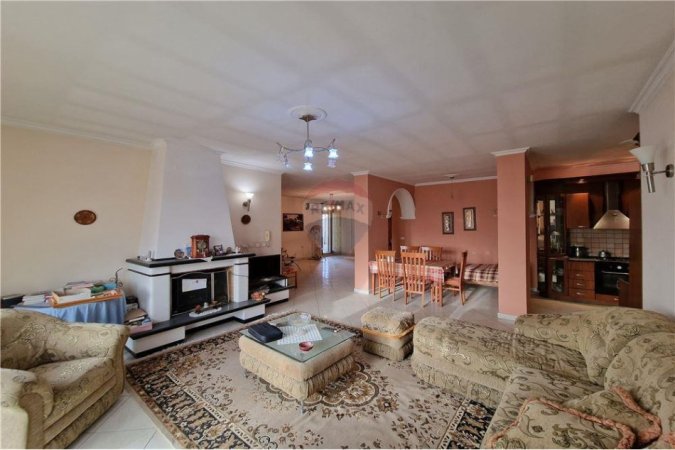 Vlore, shitet apartament+verande | Penthouse 3+1+Ballkon , 328 m² 245.000 € (PRANË PARKUT AULONA, VLORË)