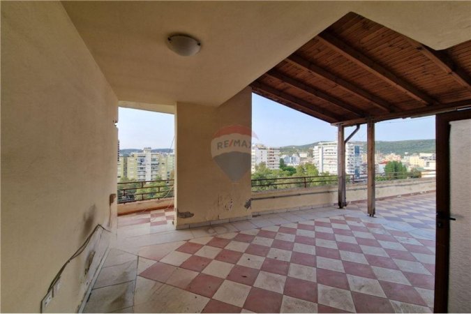 Vlore, shitet apartament+verande | Penthouse 3+1+Ballkon , 328 m² 245.000 € (PRANË PARKUT AULONA, VLORË)