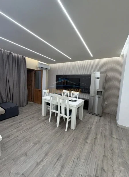 Tirane, jepet me qera apartament 3+1 Kati 1, 145 m² 800 € (Don Bosko)