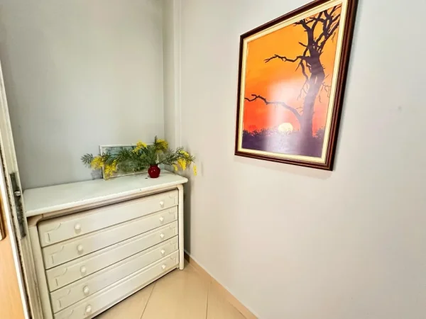 Vlore, jepet me qera garsonier 1+1 Kati 5, 50 m² 250 € (Rruga Dush Strati, afer Stadiumit Vlore)