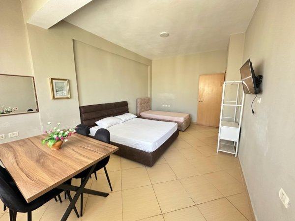 Vlore, jepet me qera garsonier 1+1 Kati 5, 50 m² 250 € (Rruga Dush Strati, afer Stadiumit Vlore)